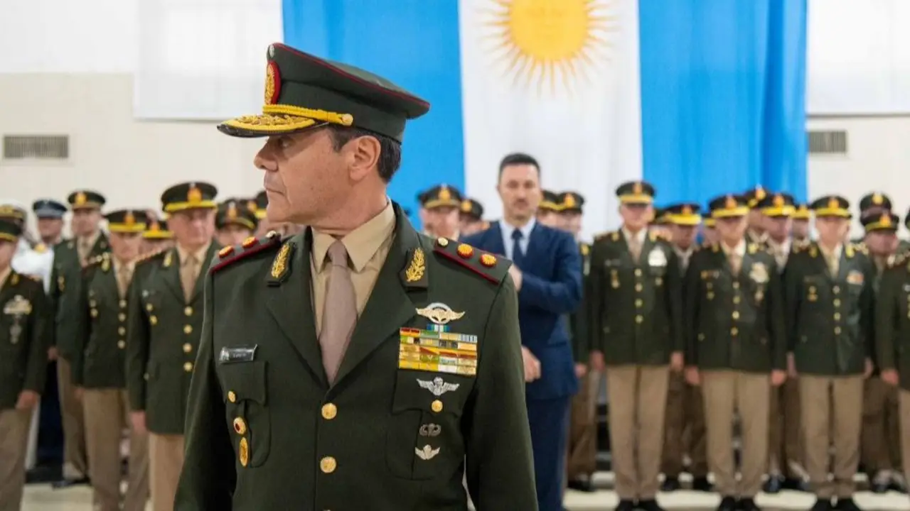 Rechazo y alarma por la decisión de Milei de poner a un militar a cargo de Defensa
