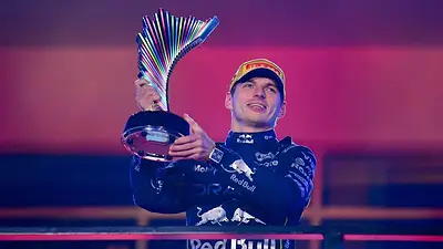 Verstappen gana en Las Vegas y los dos McLaren son descalificados Verstappen gana en Las Vegas y los dos McLaren son descalificados