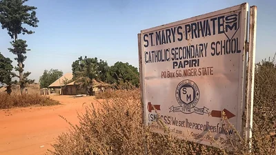 Secuestraron a más de 300 estudiantes de una escuela católica en Nigeria: 50 alumnos escaparon Secuestraron a más de 300 estudiantes de una escuela católica en Nigeria: 50 alumnos escaparon