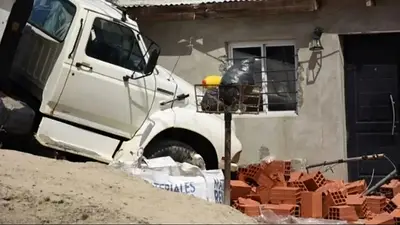 Tragedia en Chubut: un camionero murió atropellado por su propio vehículo Tragedia en Chubut: un camionero murió atropellado por su propio vehículo