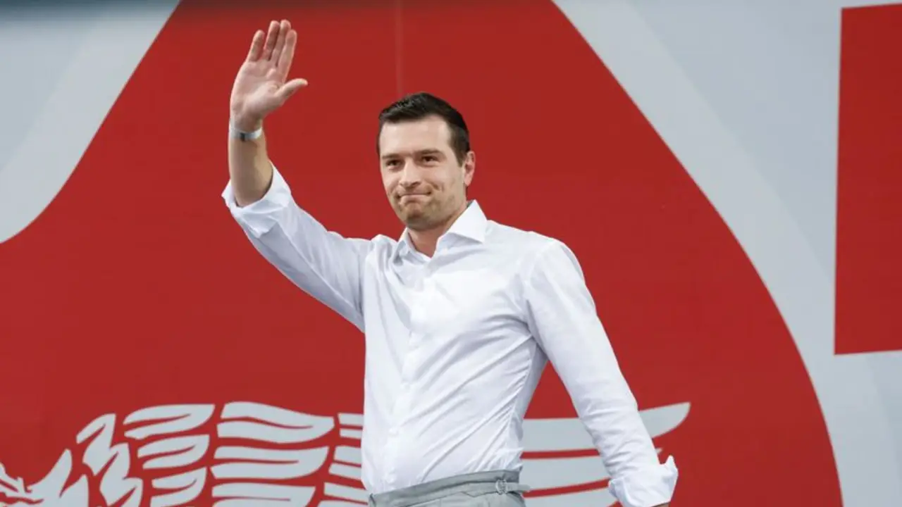 El líder ultraderechista Bardella ganaría las elecciones presidenciales francesas, según un sondeo