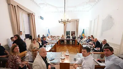 Kicillof consiguió el dictamen de endeudamiento y se debate este miércoles en la Legislatura Kicillof consiguió el dictamen de endeudamiento y se debate este miércoles en la Legislatura