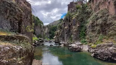 Tiene solo 30 habitantes y un lago con truchas enormes: el pueblo del sur ideal para conocer en el verano 2026 Tiene solo 30 habitantes y un lago con truchas enormes: el pueblo del sur ideal para conocer en el verano 2026