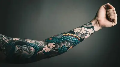 Brazo tatuado Brazo tatuado