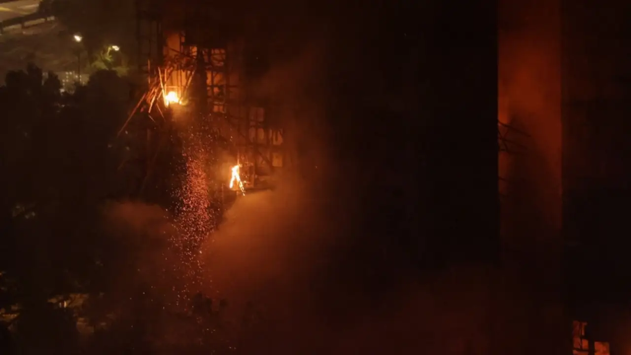 Infierno de Hong Kong pone de relieve los riesgos de los andamios de bambú