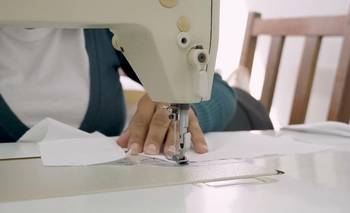 Ciclo lectivo 2026: FONTEX finalizará la producción de guardapolvos de los kits escolares | Educación pública