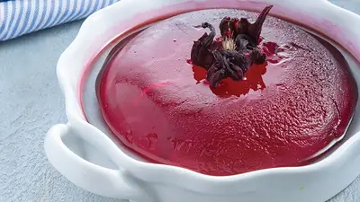 Gelatina con flor de jamaica. Gelatina con flor de jamaica.