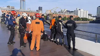 Hallan muerto a un hombre que se habría arrojado del Puente de la Mujer Hallan muerto a un hombre que se habría arrojado del Puente de la Mujer
