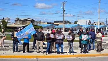 Policías retirados y pensionados de Tierra del Fuego denuncian que no cobran hace 5 meses: "Las deudas nos agobian"