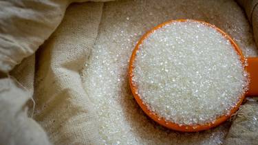 Exceso de azúcares y riesgos en la salud: cómo reducir su ingesta y qué alimentos evitar