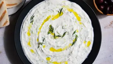 Tzatziki griego: receta auténtica y fácil para hacer en casa