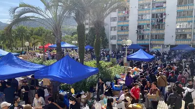 Cientos de voluntarios se vuelcan en ayudar a los afectados por el incendio de Hong Kong Cientos de voluntarios se vuelcan en ayudar a los afectados por el incendio de Hong Kong