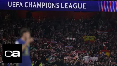 La UEFA multa al Atlético de Madrid por la actitud "racista" de sus hinchas ante el Arsenal La UEFA multa al Atlético de Madrid por la actitud "racista" de sus hinchas ante el Arsenal