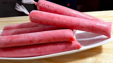 Receta para los chicos en verano: cómo hacer jugos naranjú caseros de frutilla, frescos y deliciosos