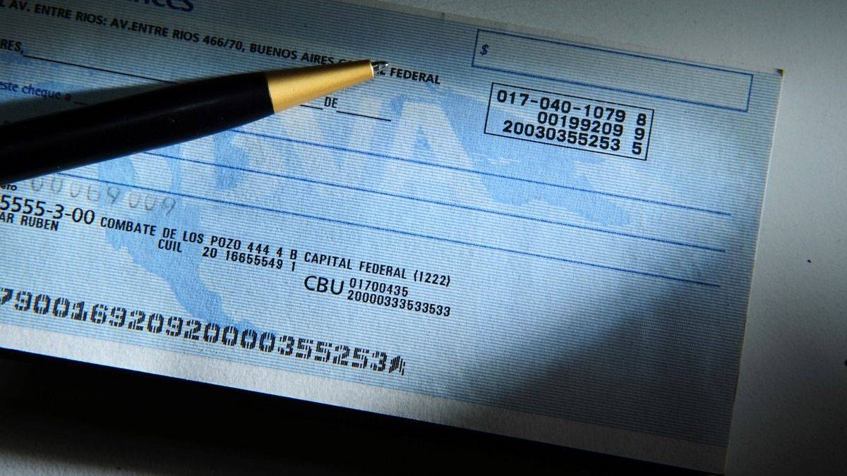 Bajan impuestos al cheque para fintech y operadores cripto