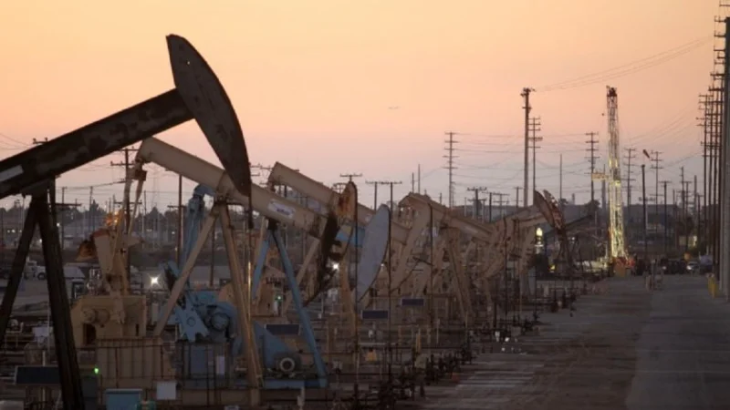 El petróleo cae a mínimo en 5 años