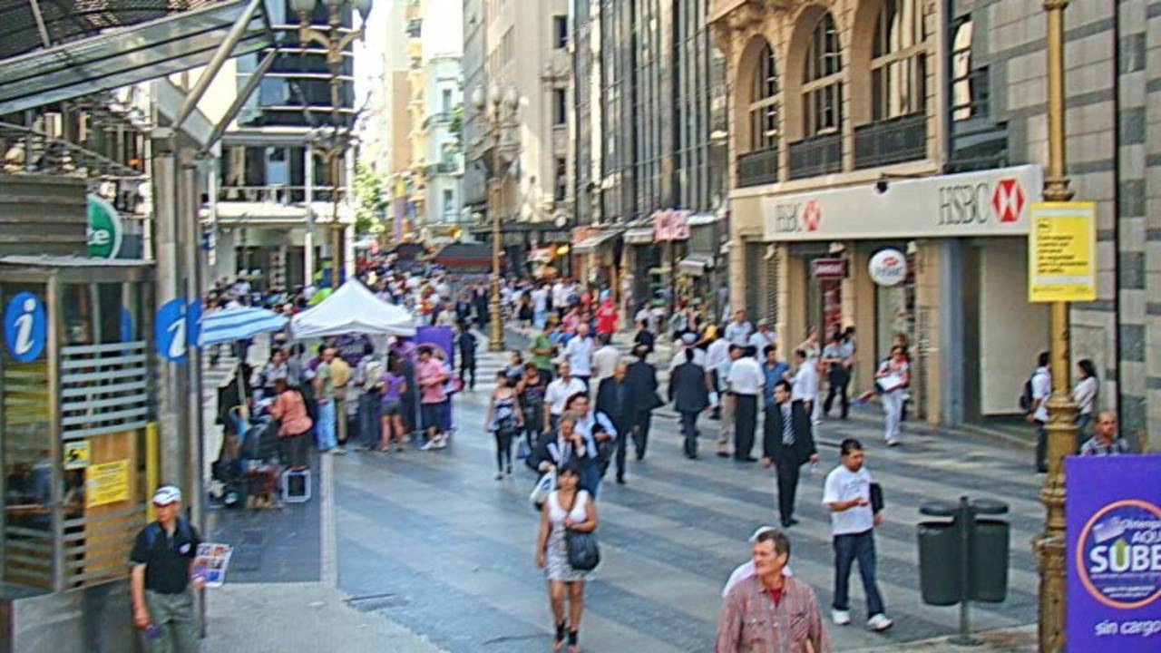 El Gobierno cree que la justicia traba las causas contra empresas y bancos