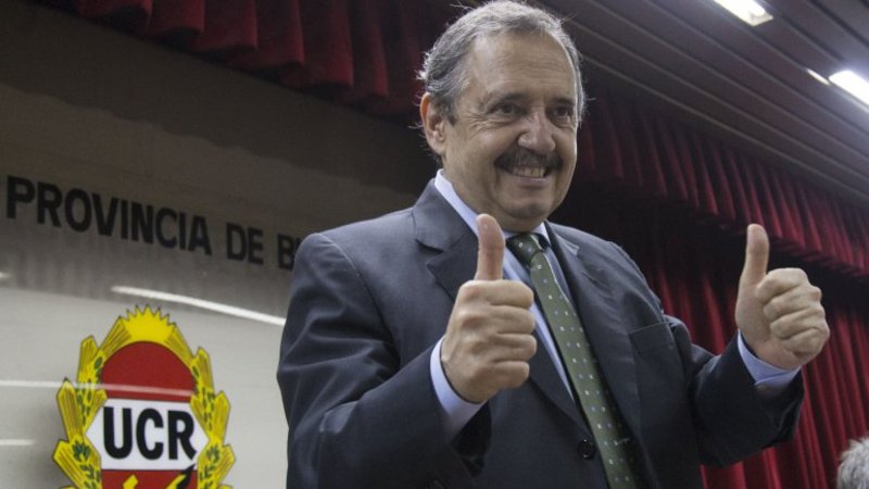 Alfonsín asumió en la UCR bonaerense y criticó a Carrió