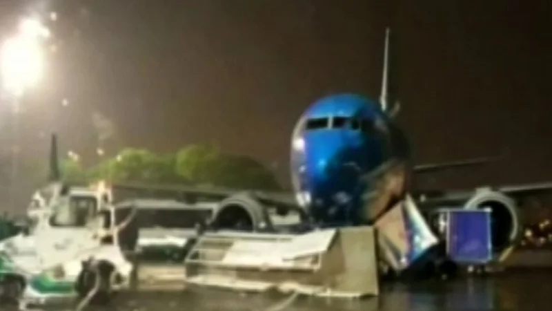 Vuelos demorados, reprogramaciones y dos aviones dañados en Aeroparque por temporal