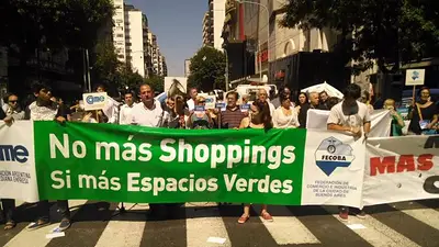 Vecinos de Caballito marcharon contra el shopping Vecinos de Caballito marcharon contra el shopping