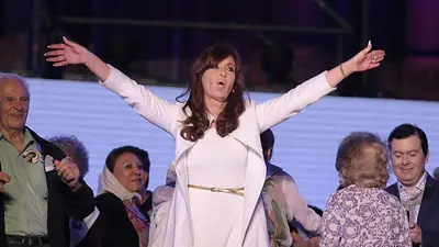 CFK: "El país y la Patria son algo más que una foto, un color y una campaña" CFK: "El país y la Patria son algo más que una foto, un color y una campaña"