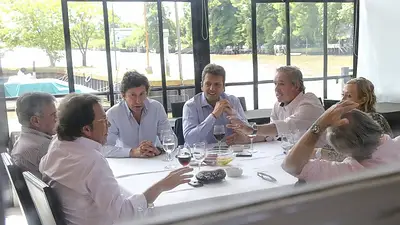 Massa juntó a sus precandidatos a gobernador y espera por Insaurralde Massa juntó a sus precandidatos a gobernador y espera por Insaurralde