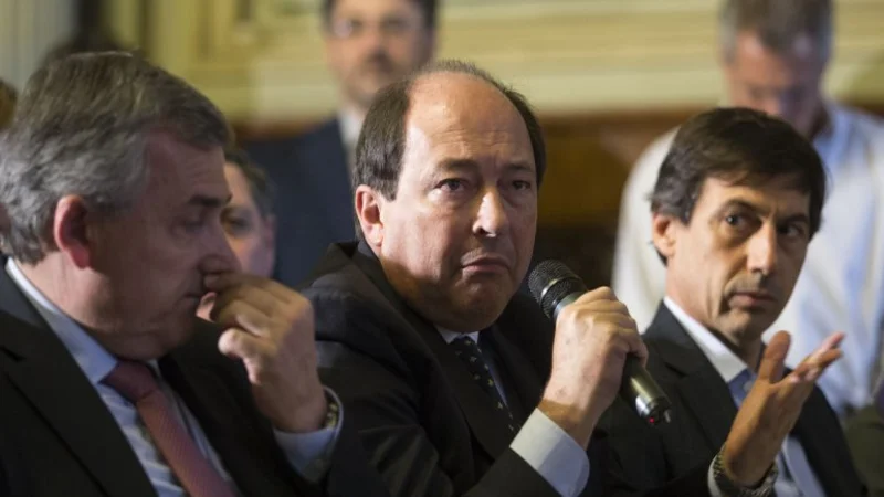 Sanz anunció que tomará licencia en la UCR