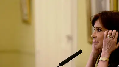 Cristina le pidió a Gran Bretaña que "siga el ejemplo" de EE.UU. Cristina le pidió a Gran Bretaña que "siga el ejemplo" de EE.UU.