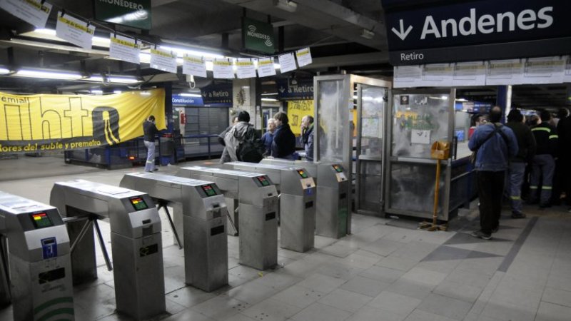 Metrodelegados no descartan un paro en todas las líneas entre hoy y mañana