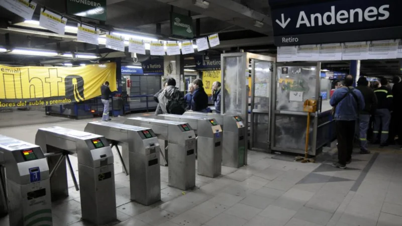 Metrodelegados no descartan un paro en todas las líneas entre hoy y mañana
