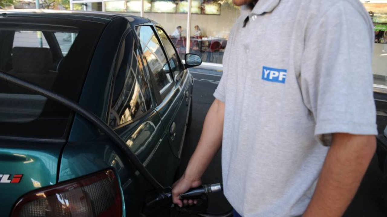 Advierten que la baja del precio de los combustibles será transitoria