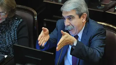Aníbal Ferández dijo que la Presidenta "está bien de ánimo", tras la fractura en el tobillo Aníbal Ferández dijo que la Presidenta "está bien de ánimo", tras la fractura en el tobillo
