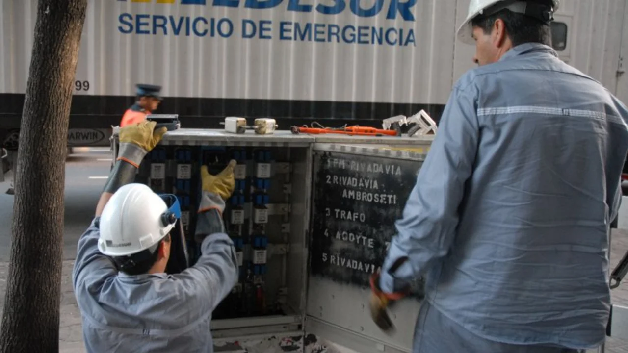 Nuevas sanciones y auditoría para Edenor y Edesur por las fallas en el servicio