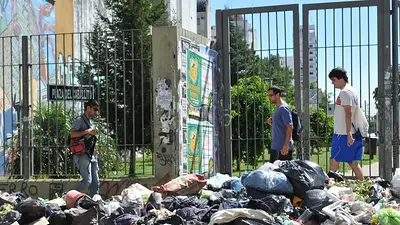 Bronca y malestar en la gente por el desborde de basura y mal olor en la Ciudad Bronca y malestar en la gente por el desborde de basura y mal olor en la Ciudad