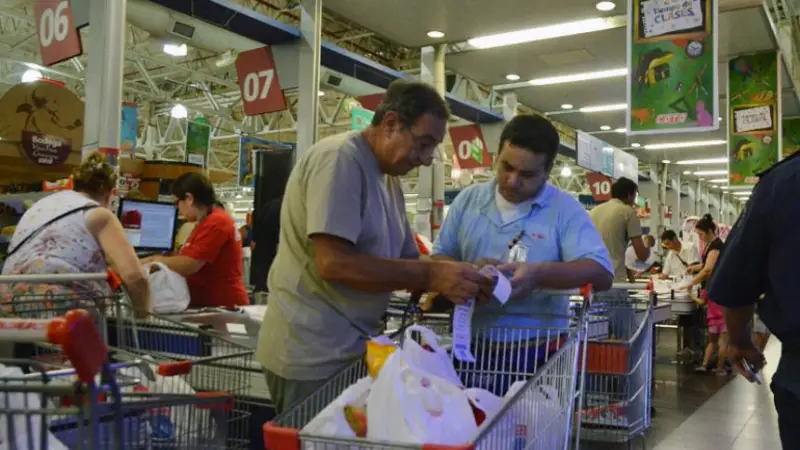 Suba de precios: multas millonarias contra los supermercados, empresas y laboratorios