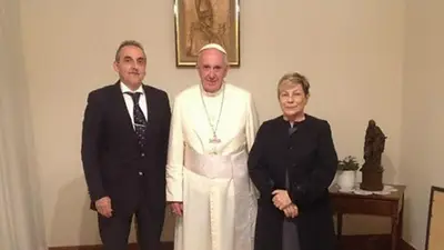 Moreno y su esposa se despidieron del Papa en Santa Marta Moreno y su esposa se despidieron del Papa en Santa Marta