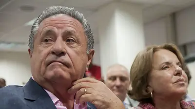 Duhalde: "Puede haber enfrentamientos entre bandos el 10 de diciembre" Duhalde: "Puede haber enfrentamientos entre bandos el 10 de diciembre"