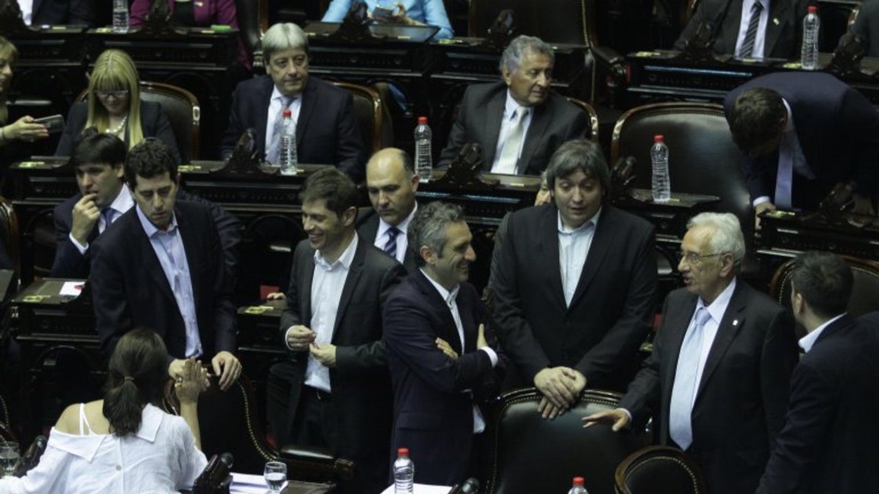 El juramento de Kicillof junto a sus hijos y Zamba