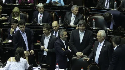 El juramento de Kicillof junto a sus hijos y Zamba El juramento de Kicillof junto a sus hijos y Zamba