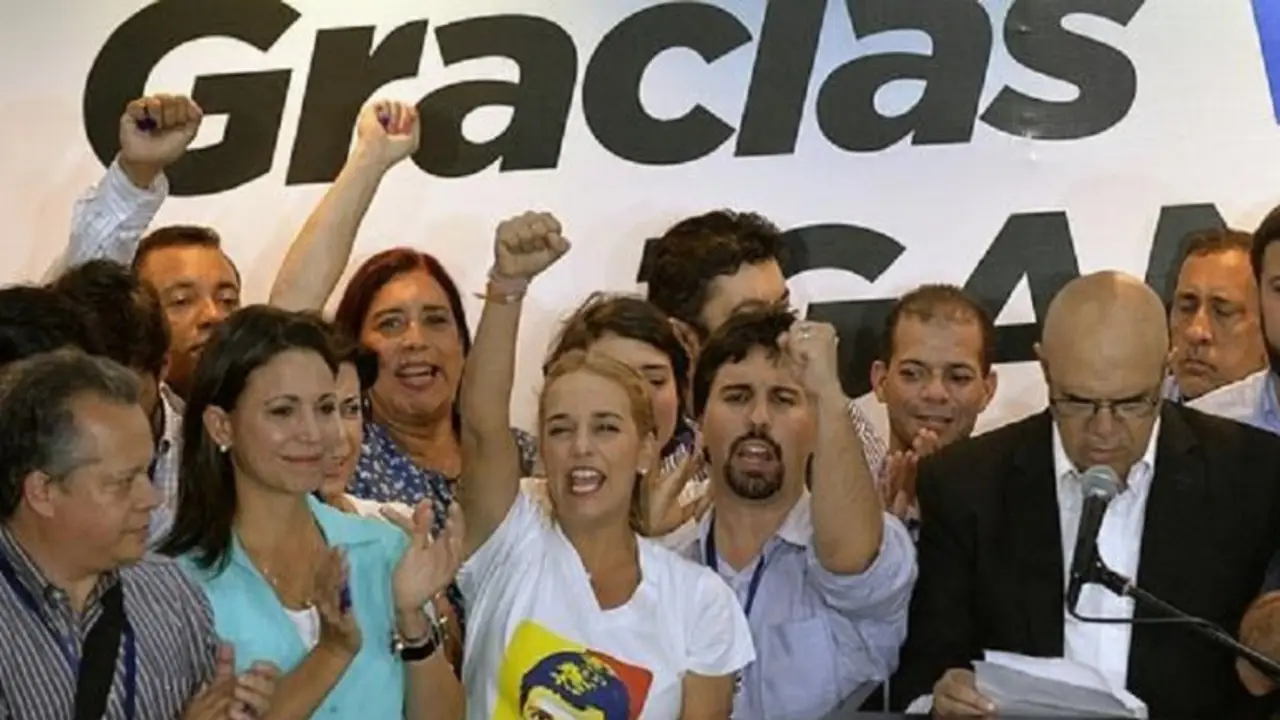 Resonante triunfo opositor en las elecciones de Venezuela