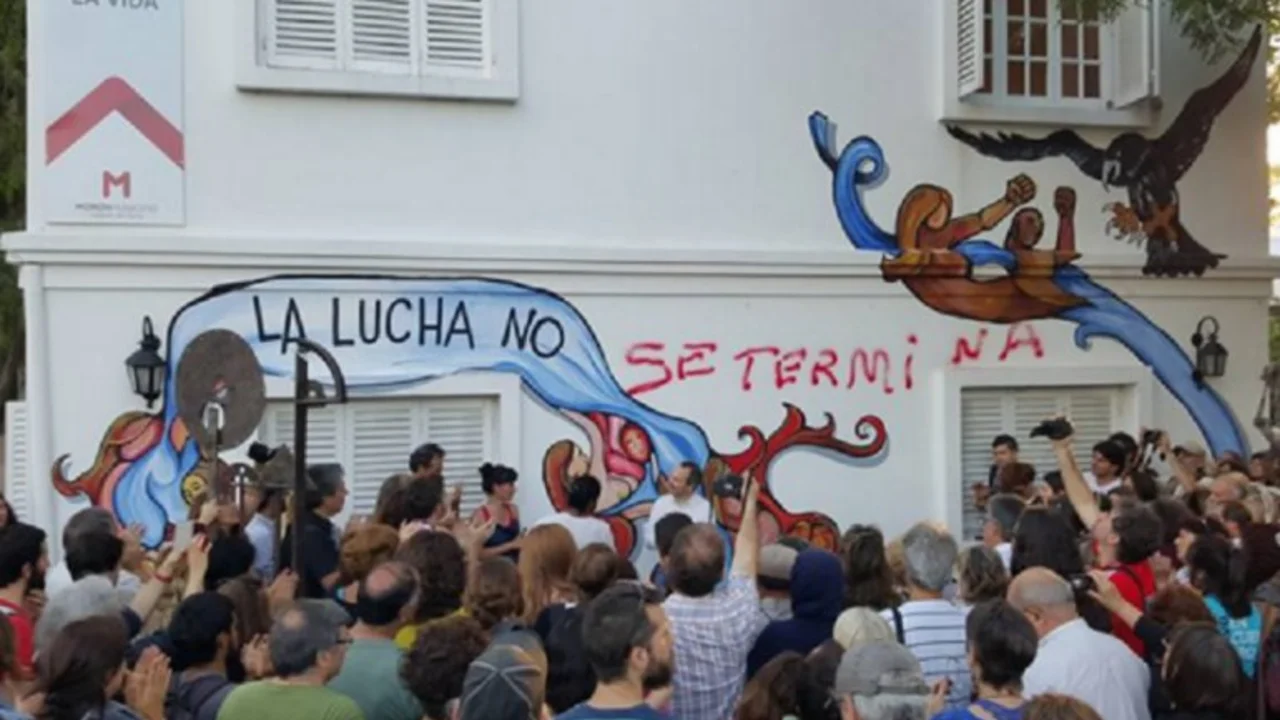 Tras el ataque, así transformaron la fachada de la Mansión Seré