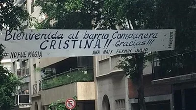 El pasacalles con el que vecinos de Recoleta reciben a Cristina El pasacalles con el que vecinos de Recoleta reciben a Cristina