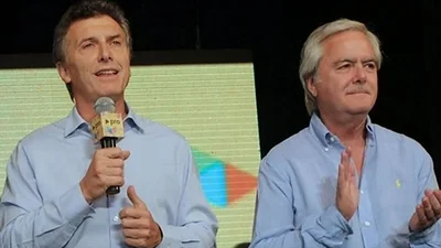 Traspaso de mando:Pinedo le entregará el bastón y la banda a Macri Traspaso de mando:Pinedo le entregará el bastón y la banda a Macri