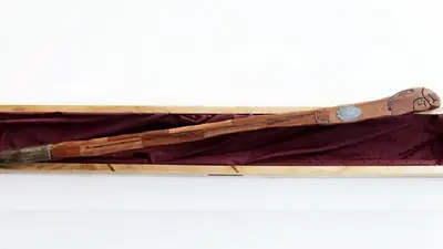 El bastón de Rodríguez Larreta con hierros viejos, madera y alambres El bastón de Rodríguez Larreta con hierros viejos, madera y alambres