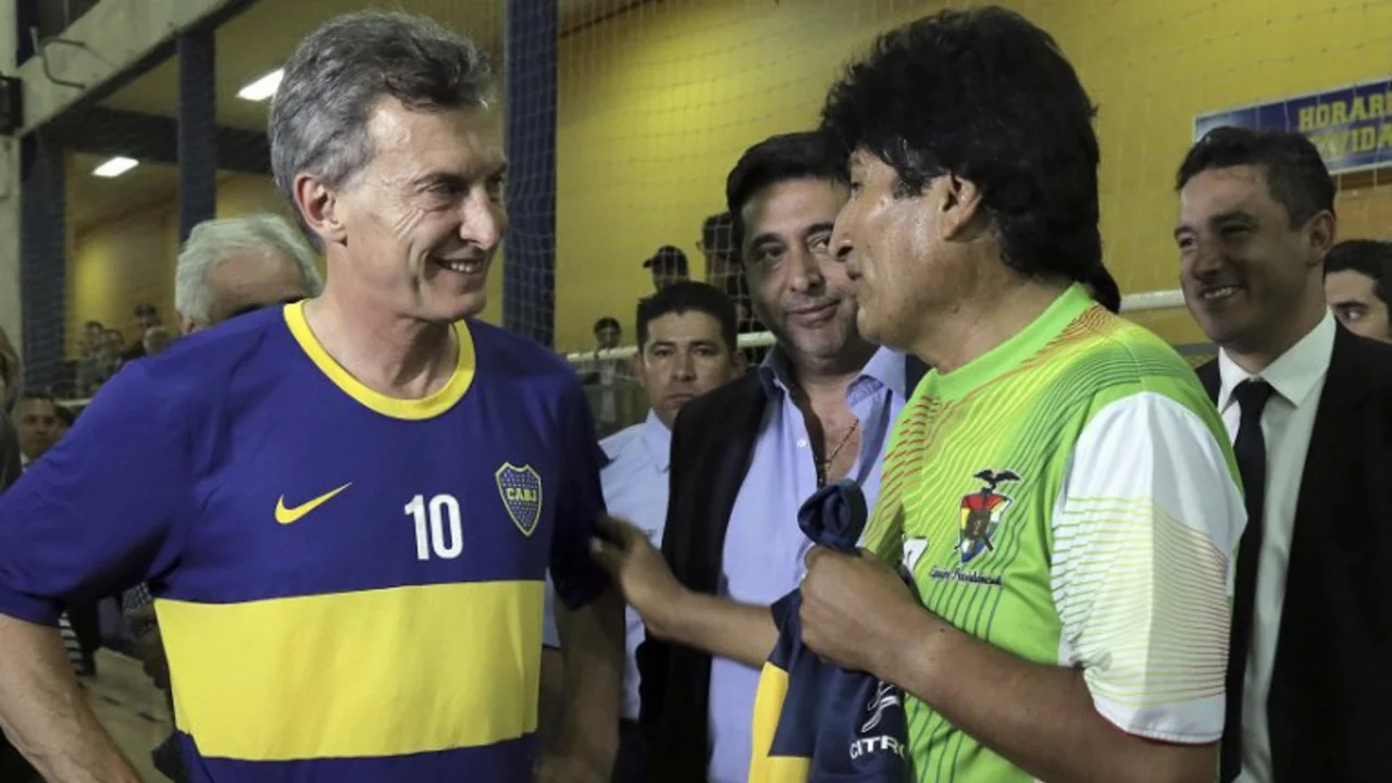 Antes de asumir, Macri jugó un partido de fútbol con Evo Morales