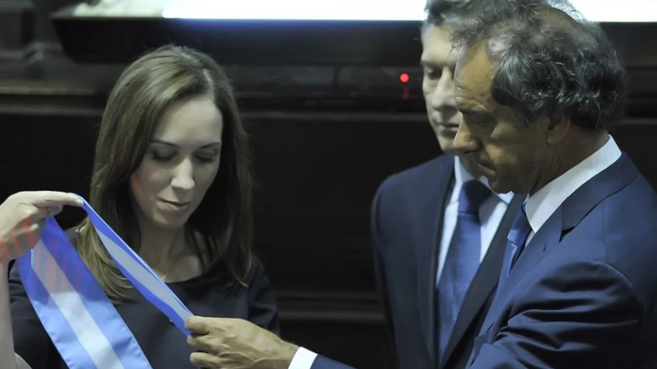 Vidal juró y recibió de Scioli la banda y el bastón en la Legislatura