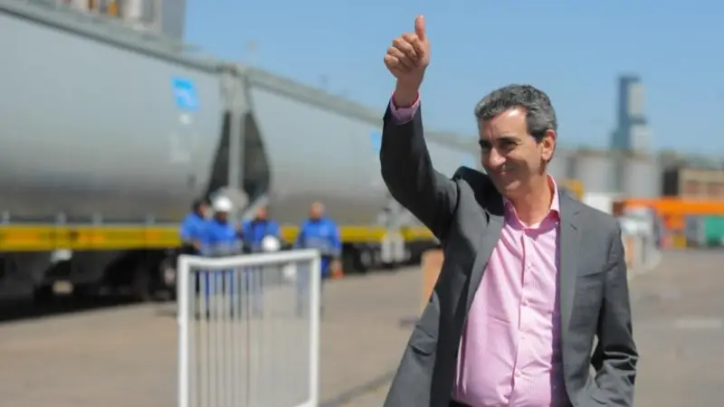 "Un simple militante", así se define Randazzo en su biografía