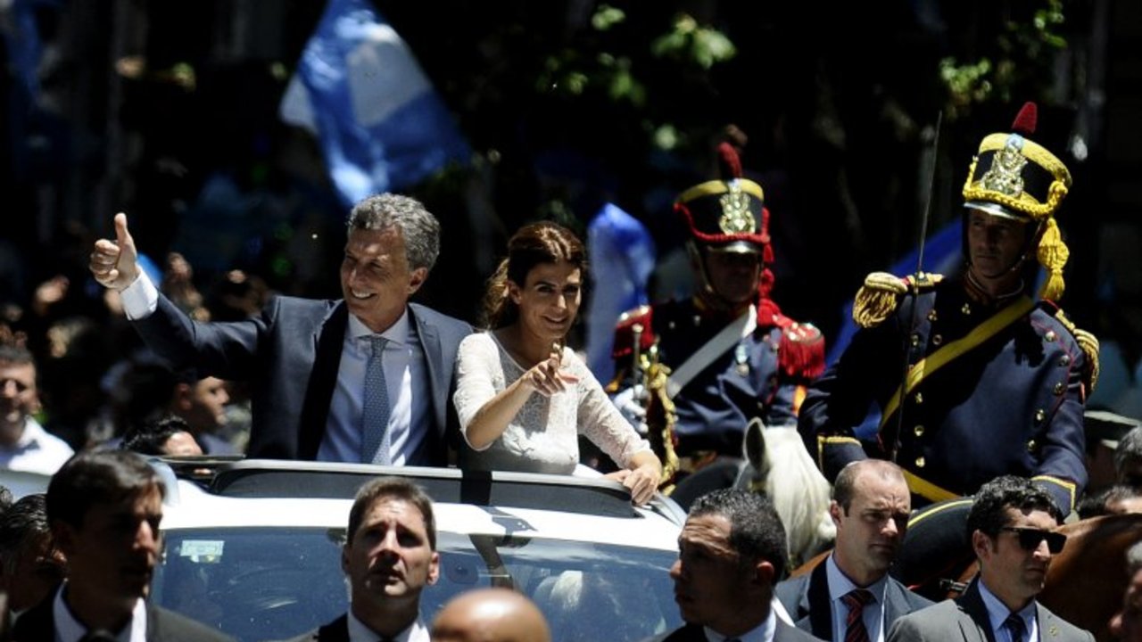 Macri llegó a la Casa Rosada en un auto descapotable