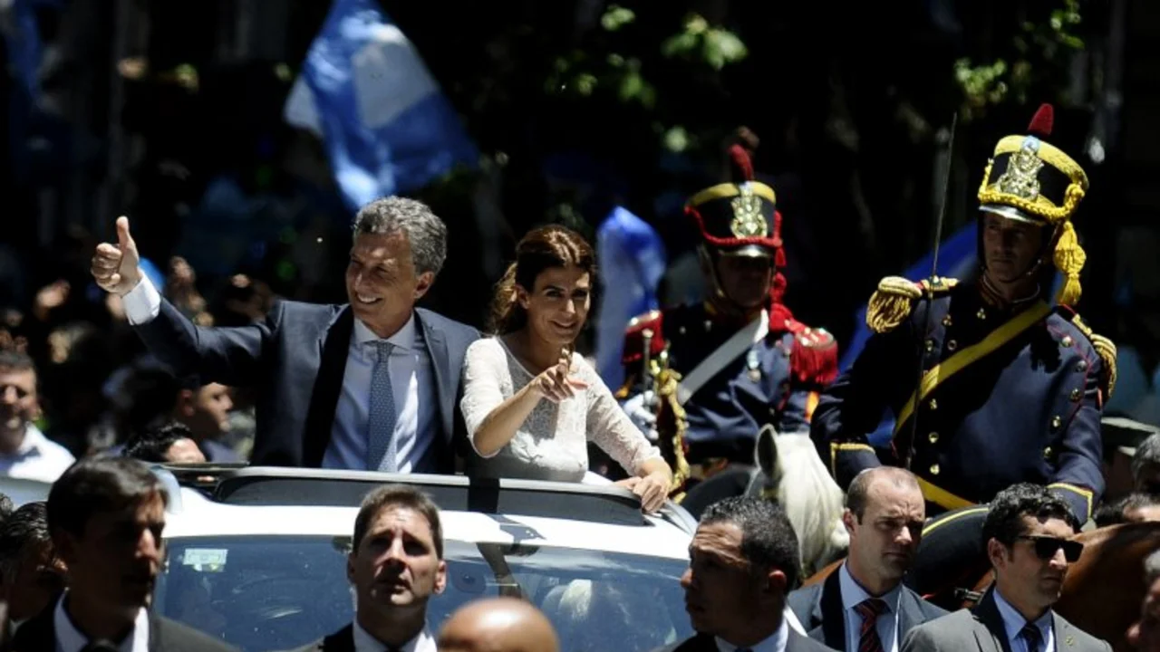 Macri llegó a la Casa Rosada en un auto descapotable