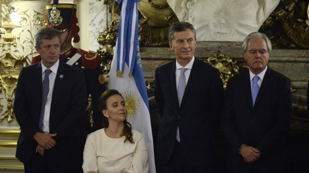 El blooper entre Macri y Pinedo en medio de la asunción